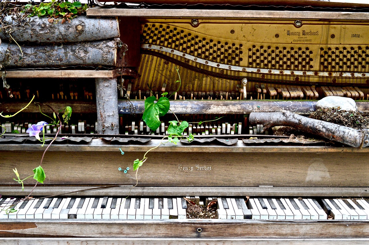 piano broken old free photo