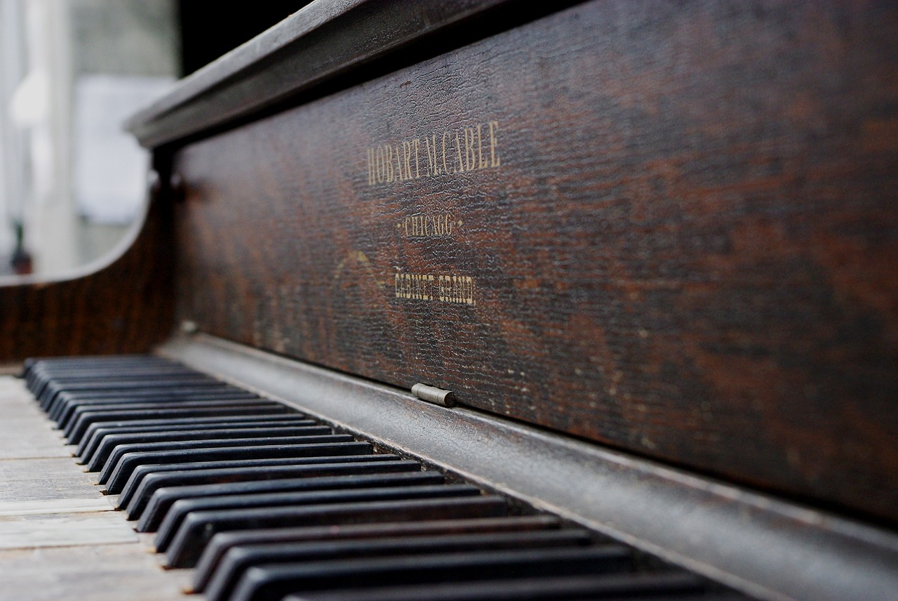 piano keys old free photo