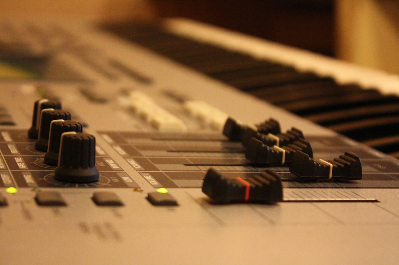 piano synthesizer mixer free photo