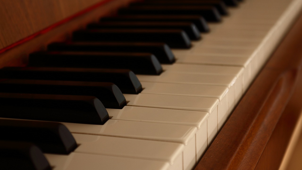 piano instrument keys free photo
