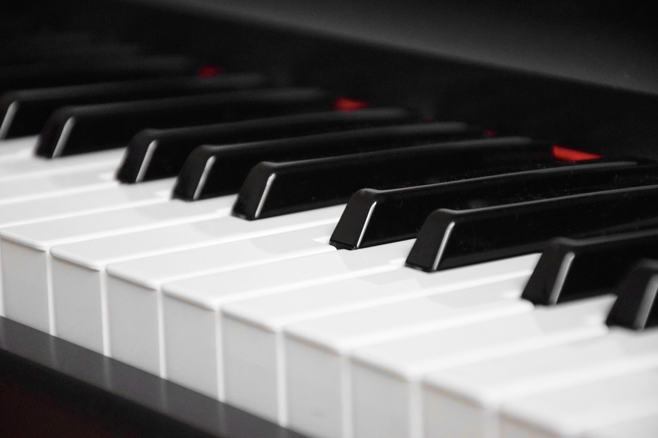 piano keyboard keys free photo