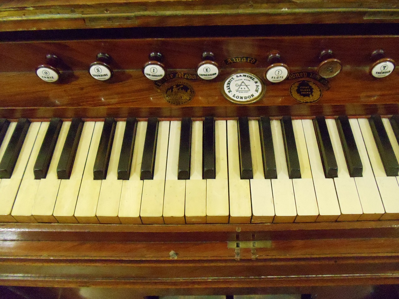 piano organ music free photo