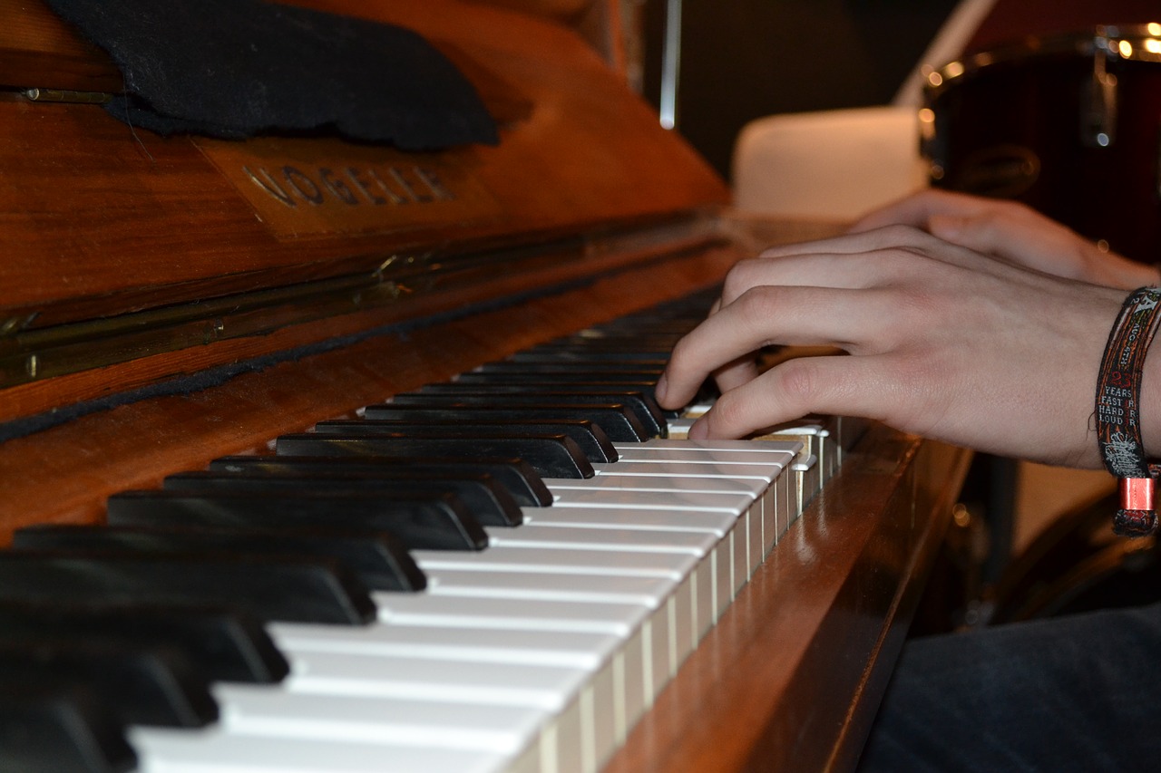 piano hands piano keys free photo