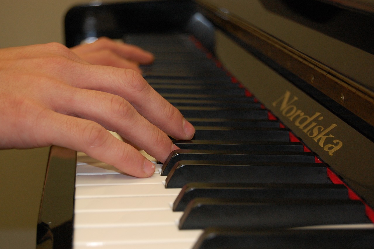 piano hands playing free photo