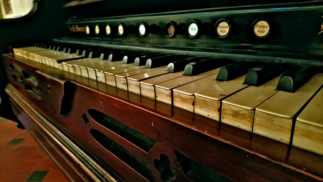 piano  nostalgia  wood free photo