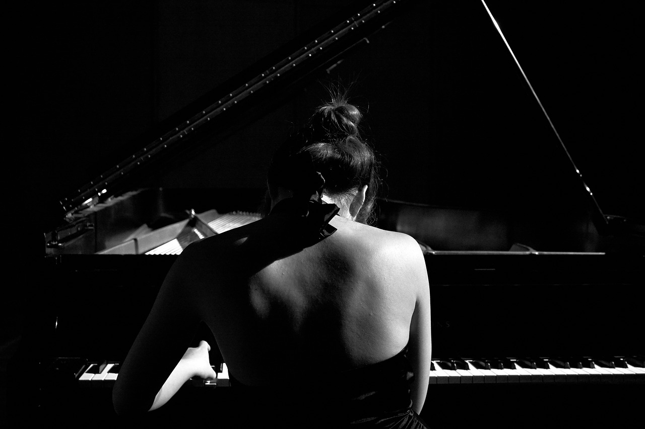 piano  black and white  player free photo