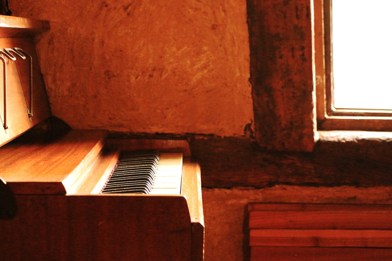 piano organ music free photo