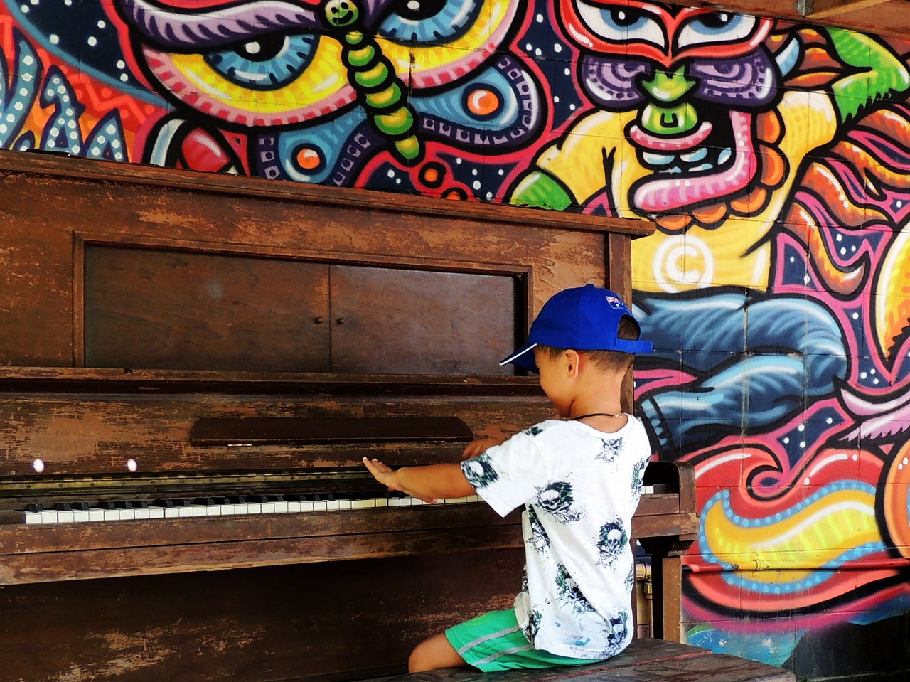 piano boy child free photo