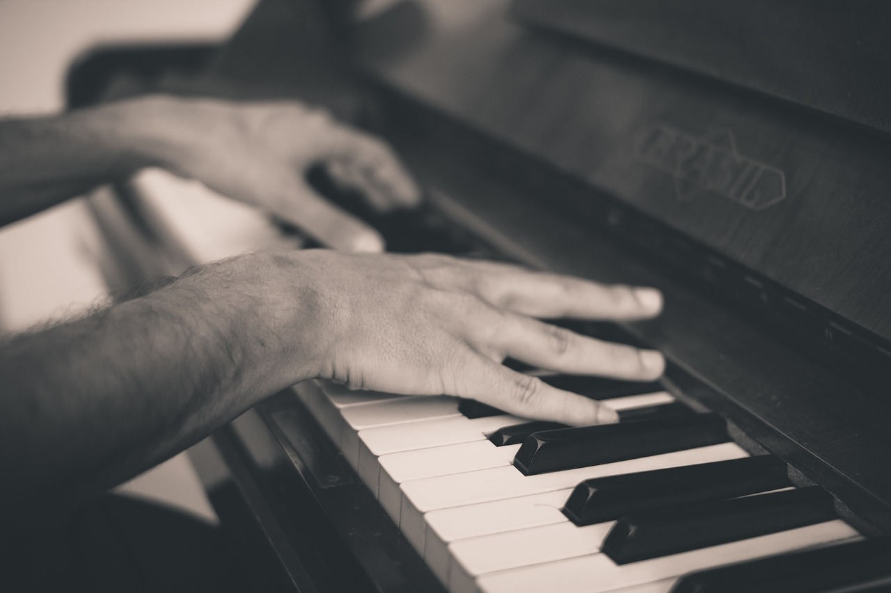 piano keys hands free photo