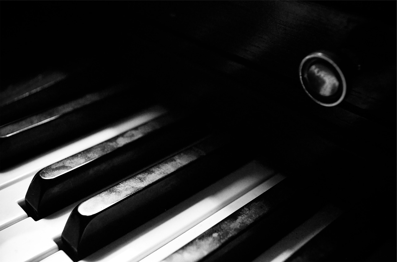 piano keyboard keys free photo