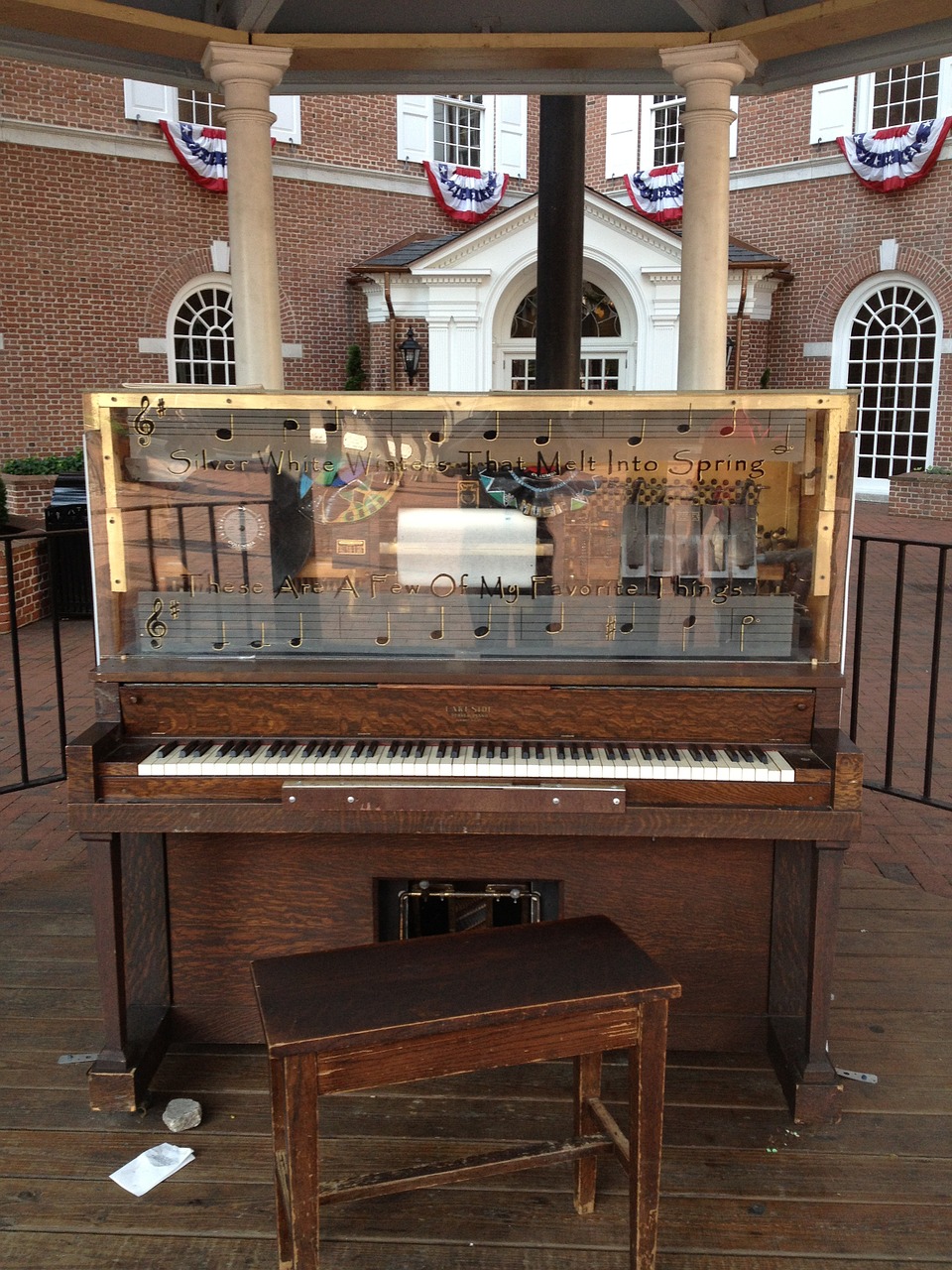 piano historic downtown free photo