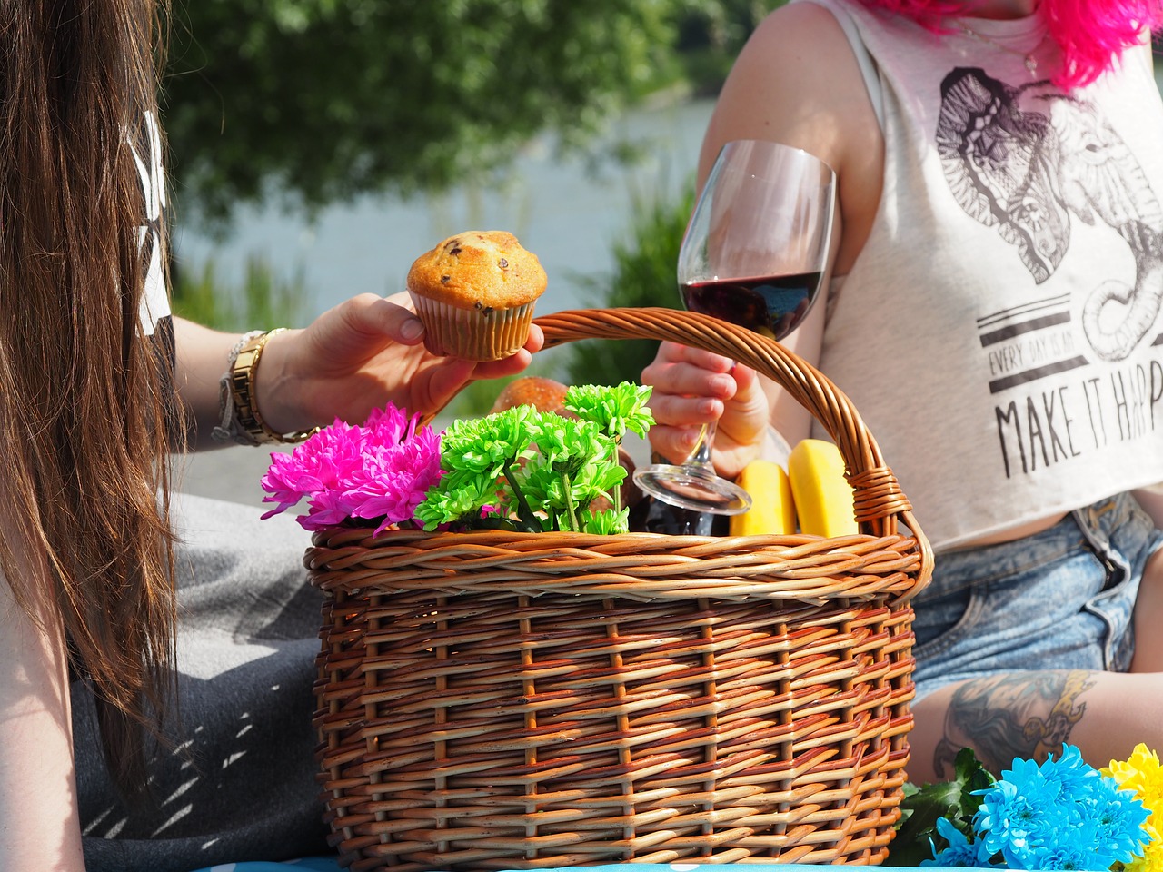 picnic basket colors free photo