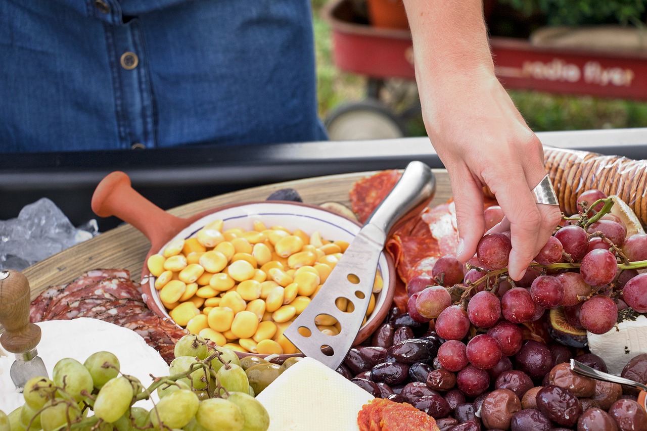 picnic food spread free photo