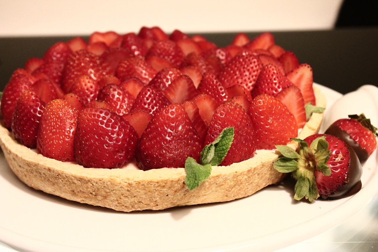 pie strawberries sweet space free photo