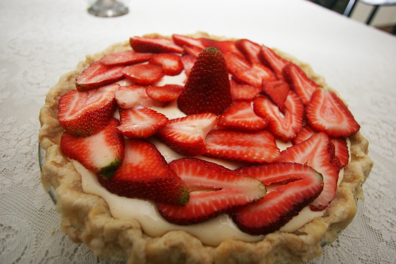 pie  strawberries  crust free photo