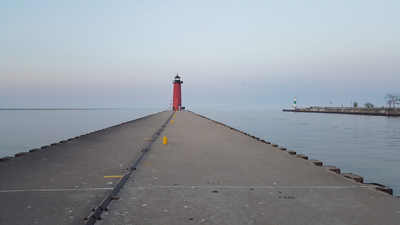 pier  kenosha  people free photo