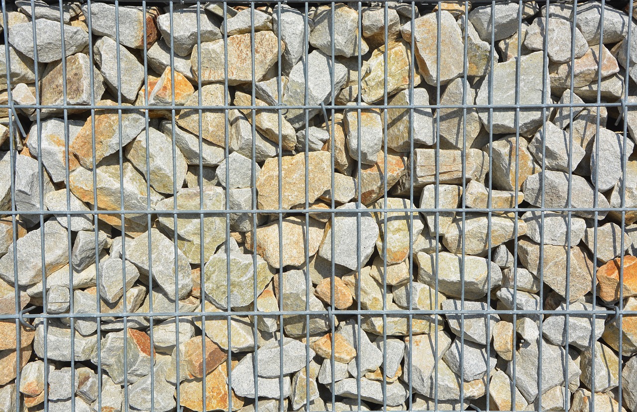 pierre pebbles wall of pebbles free photo