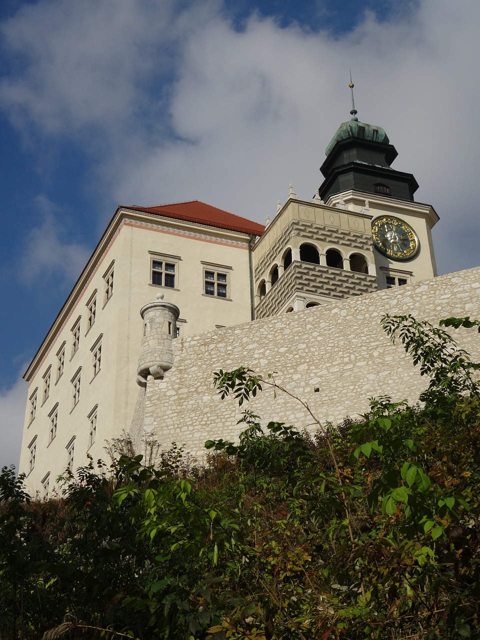 pieskowa skała castle castle building free photo