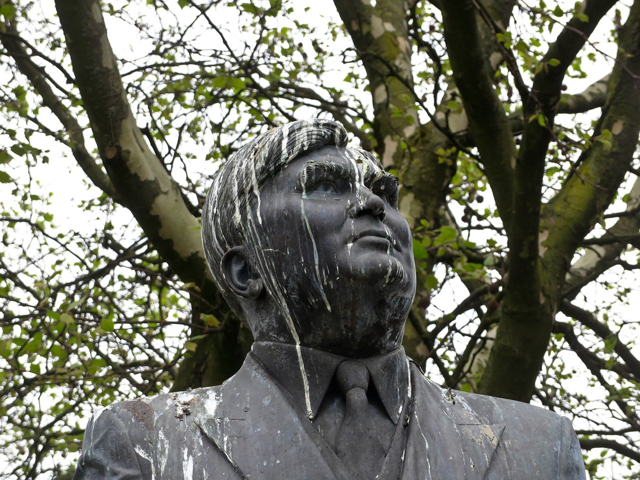pigeon droppings aneurin bevan statue free photo