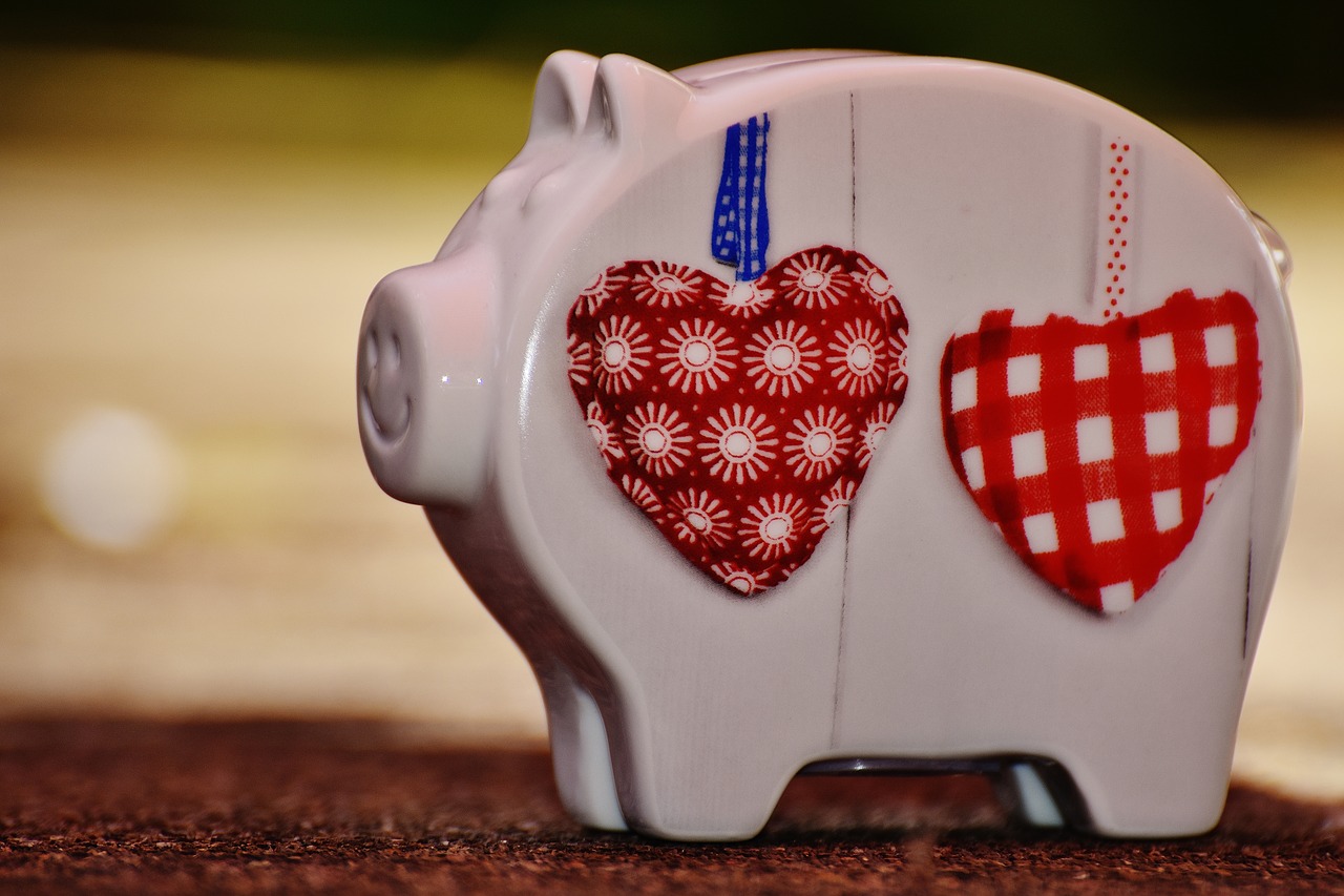 piggy bank heart love free photo