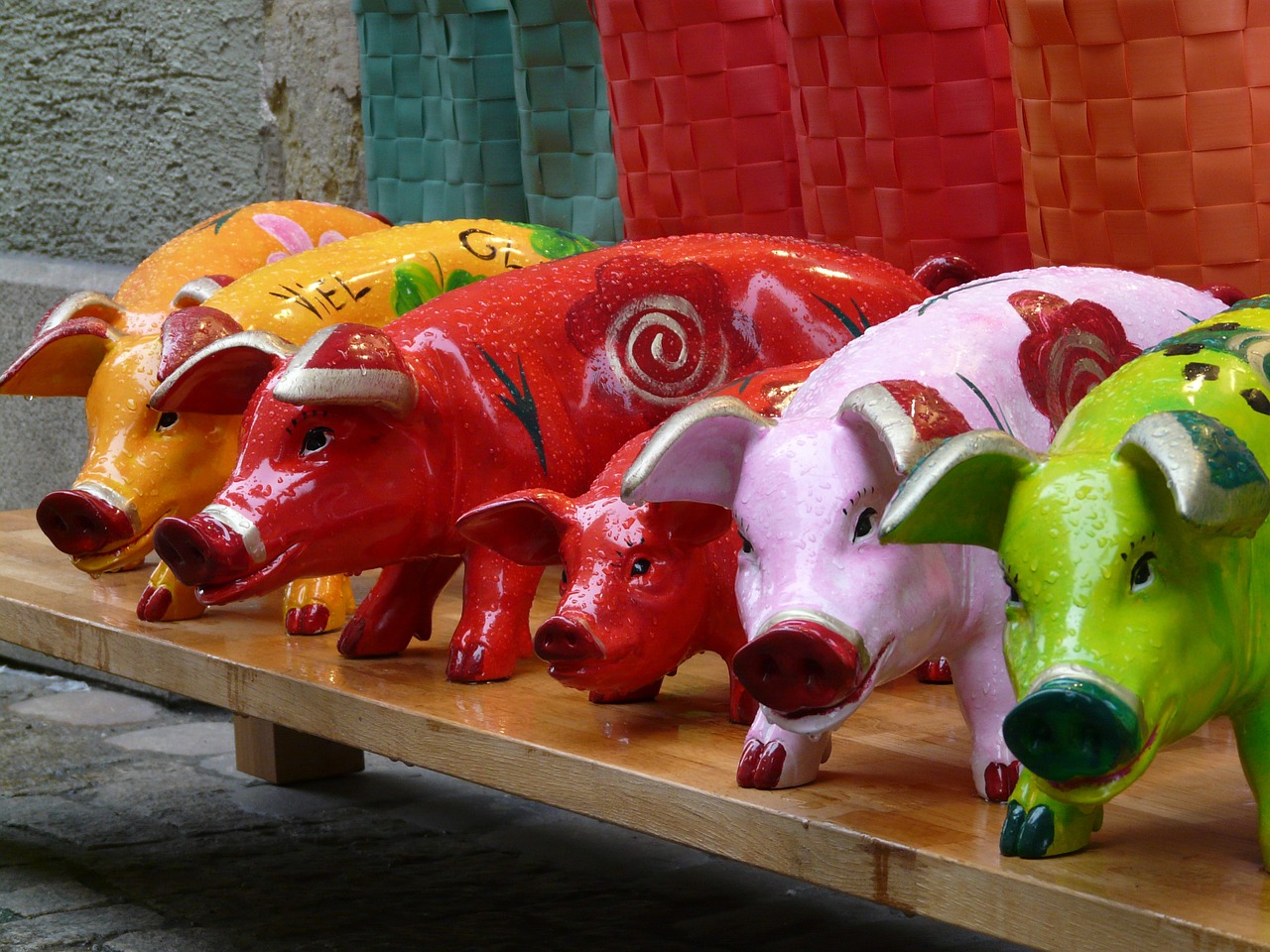 pigs pig figurines figures free photo