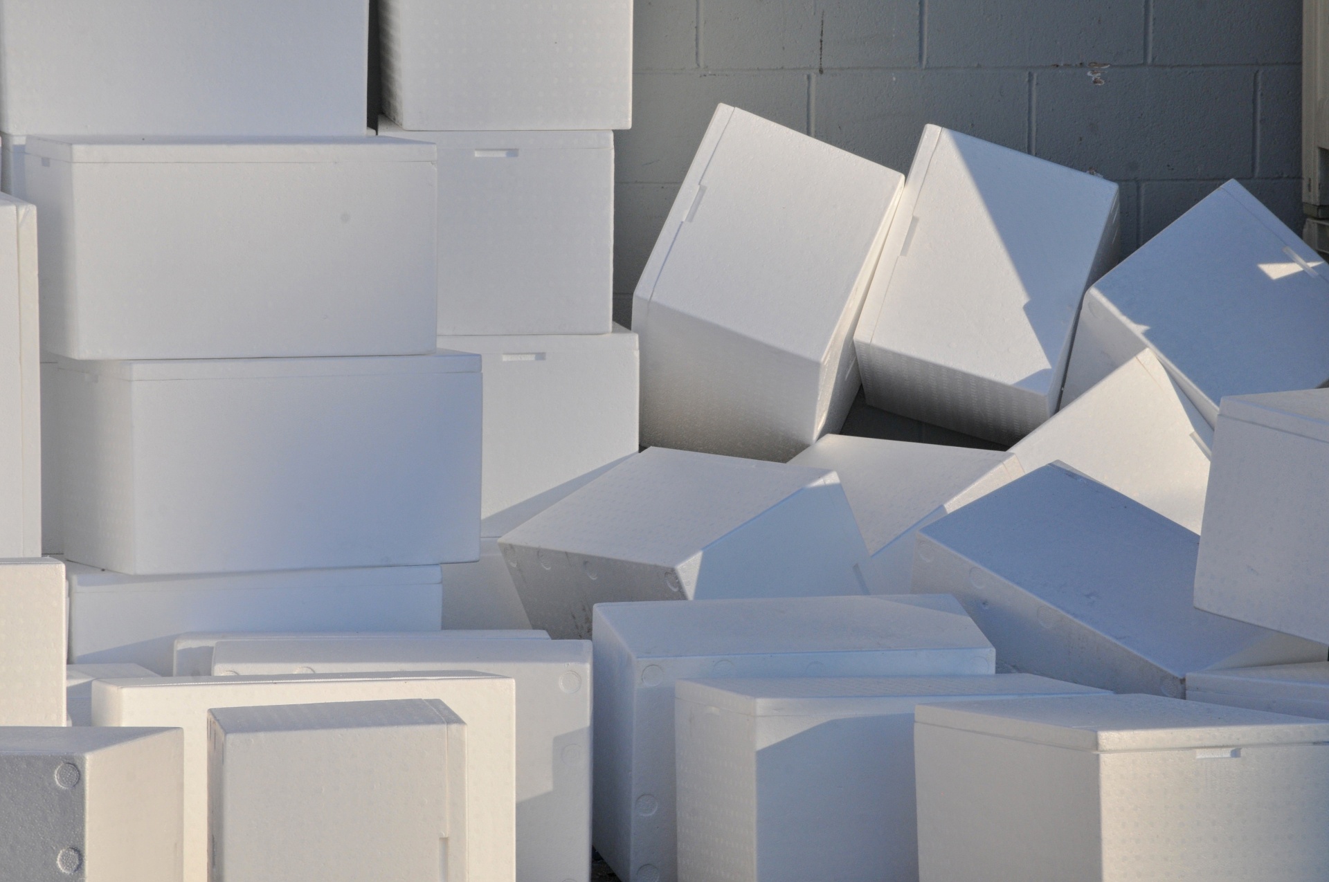 Коробка white. Белая коробка. Boxes on Boxes White. Box White Bristol. Куча белых экранов.