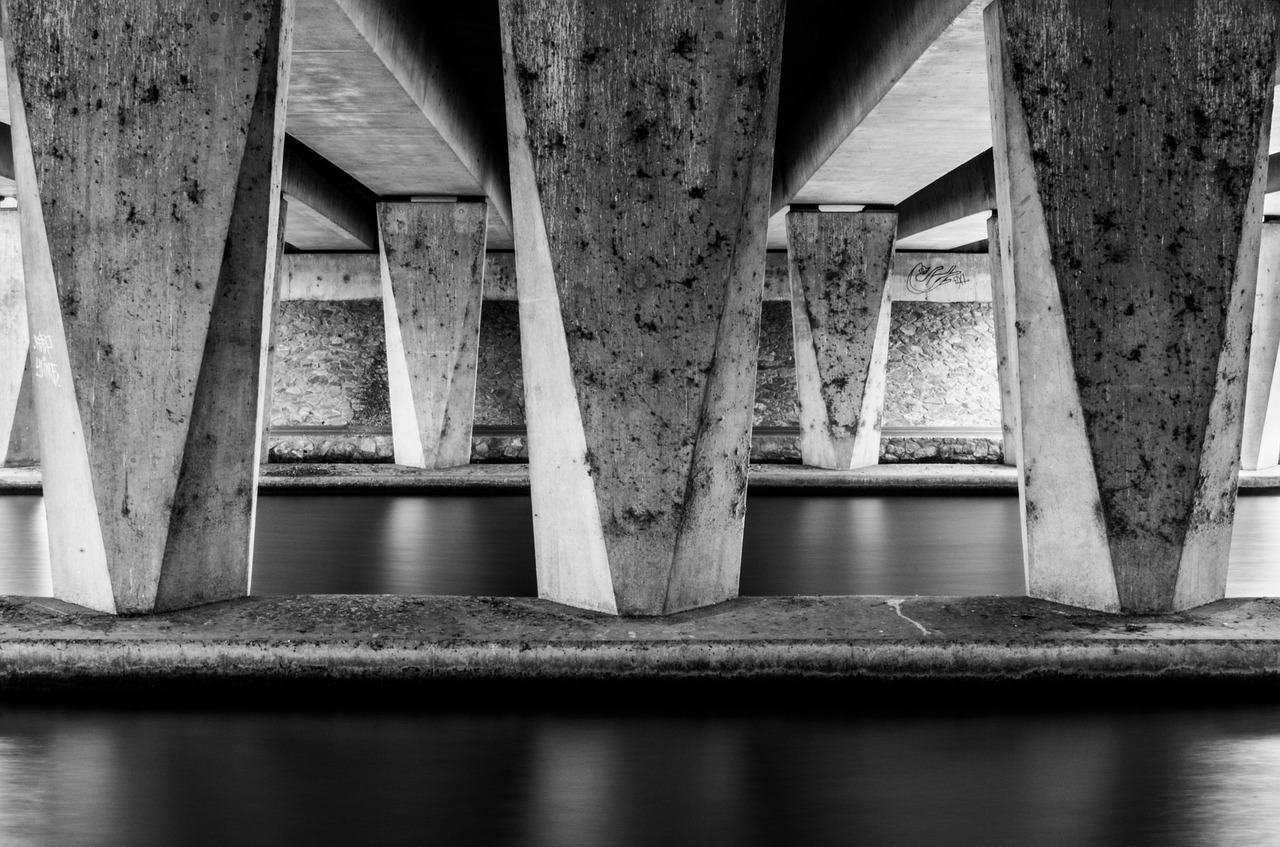 pillars  water  architecture free photo