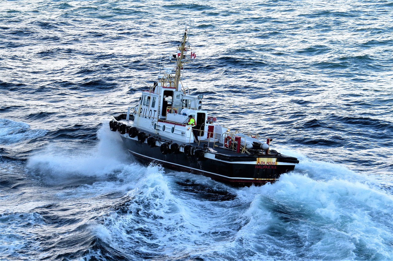 pilot  boat  water free photo