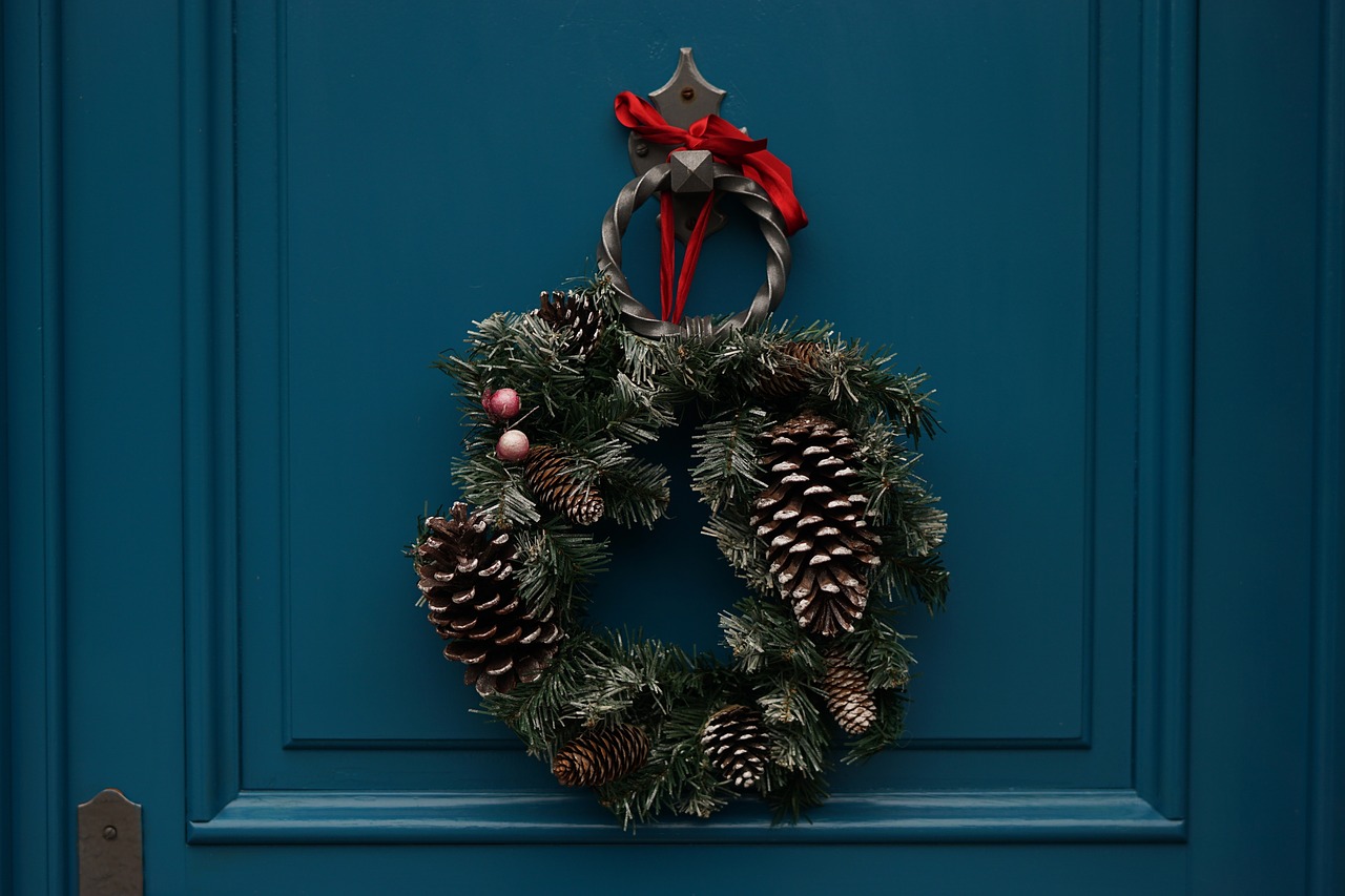 pine cone wreath free photo