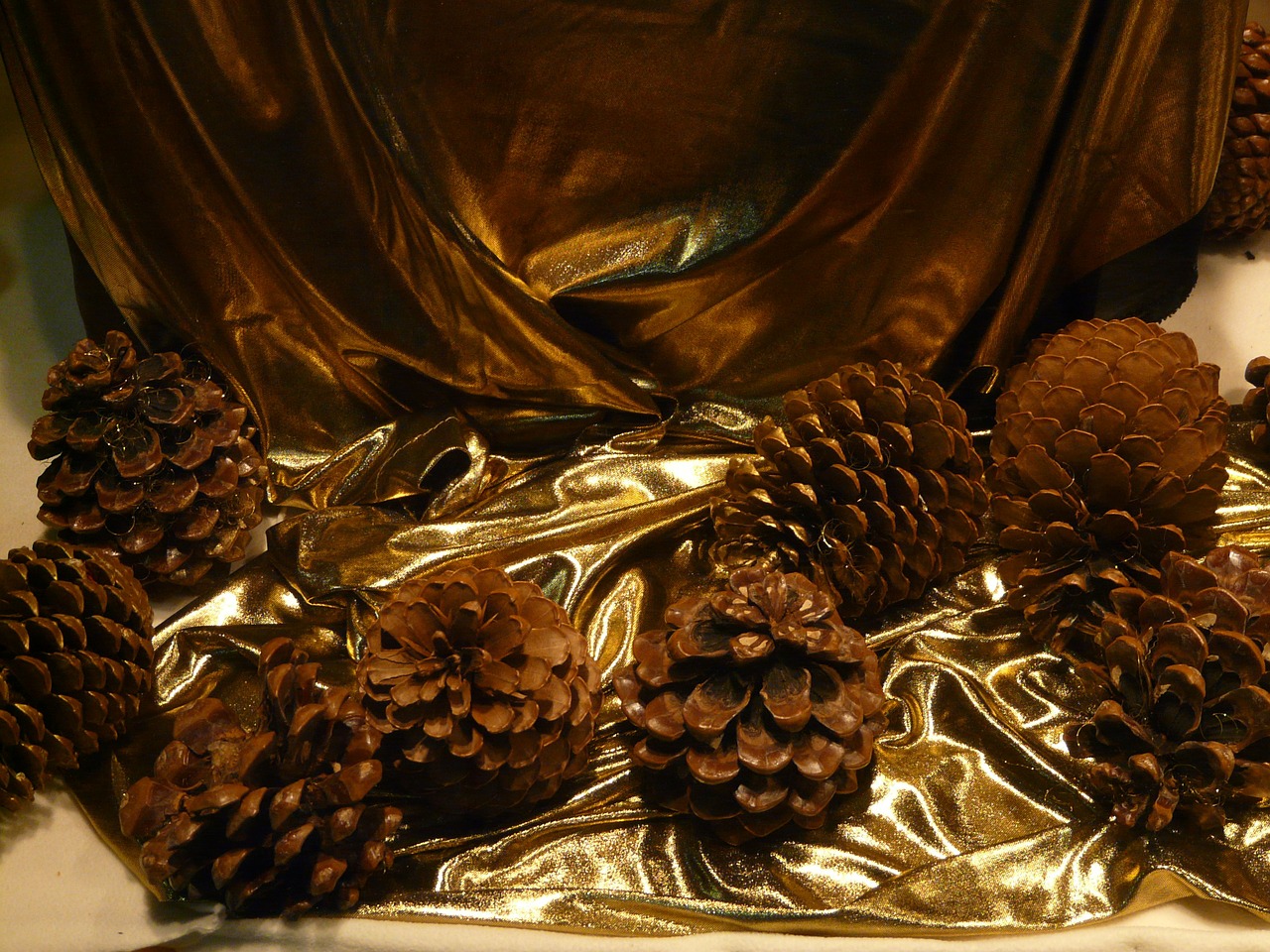 pine cones decoration christmas free photo