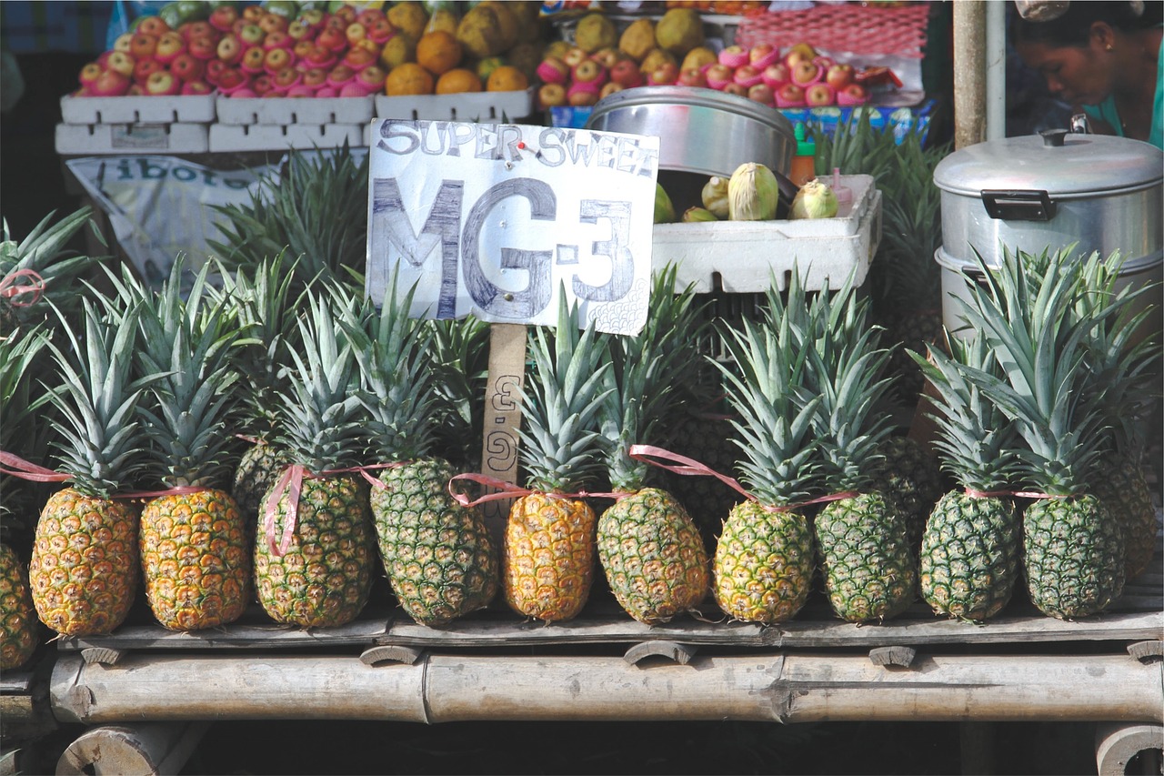 pineapples fruits market free photo