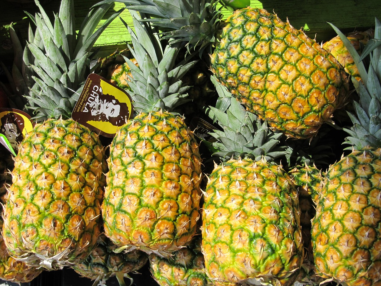 pineapples farmers market produce free photo