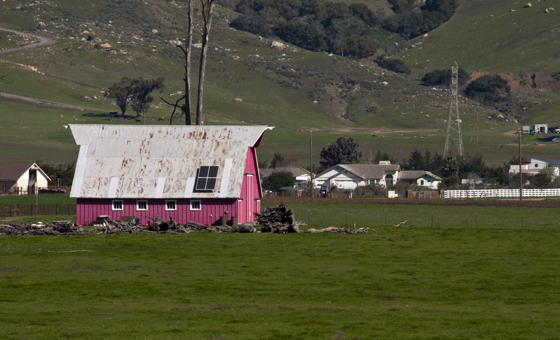 barn barns pink free photo