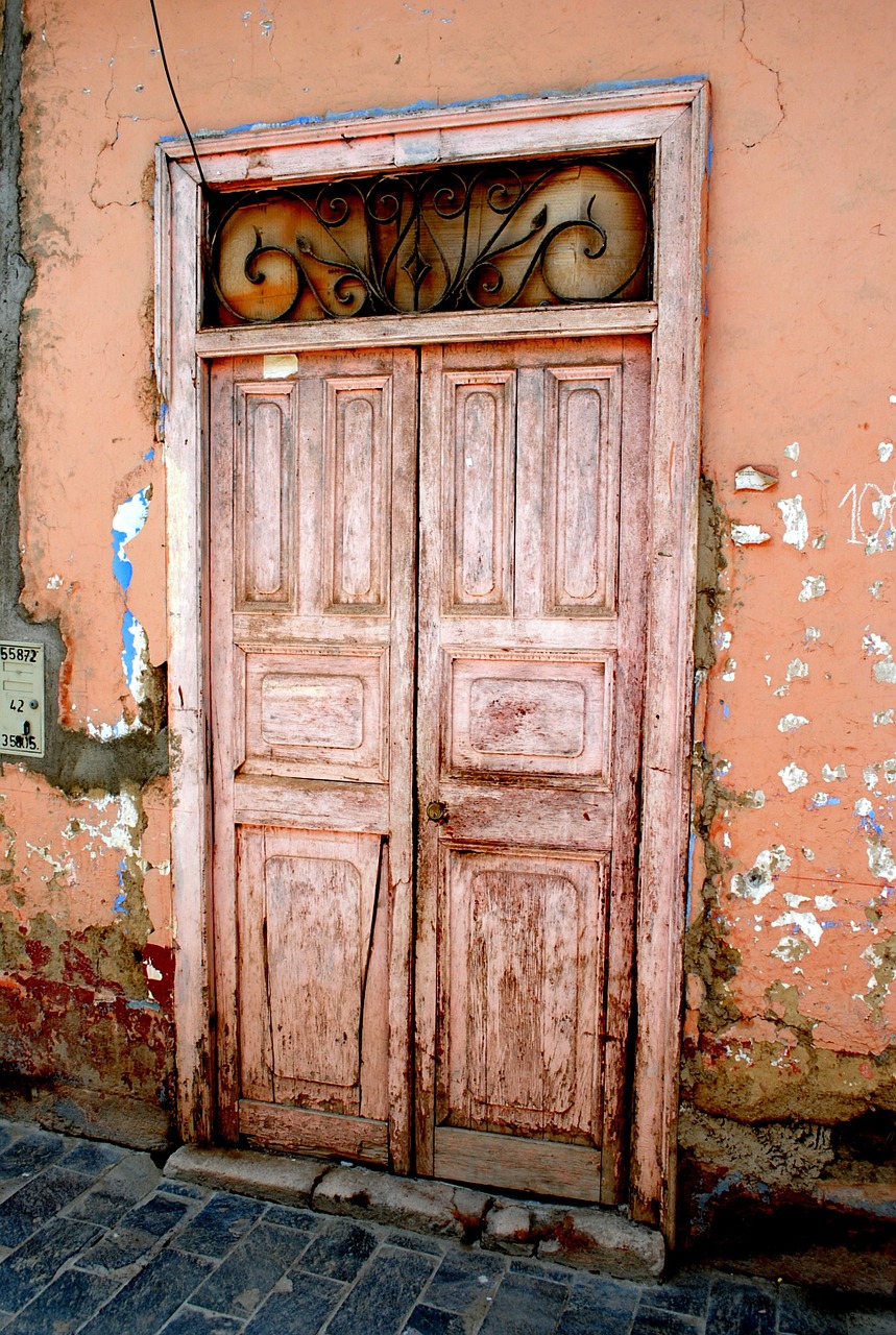 pink door door old free photo