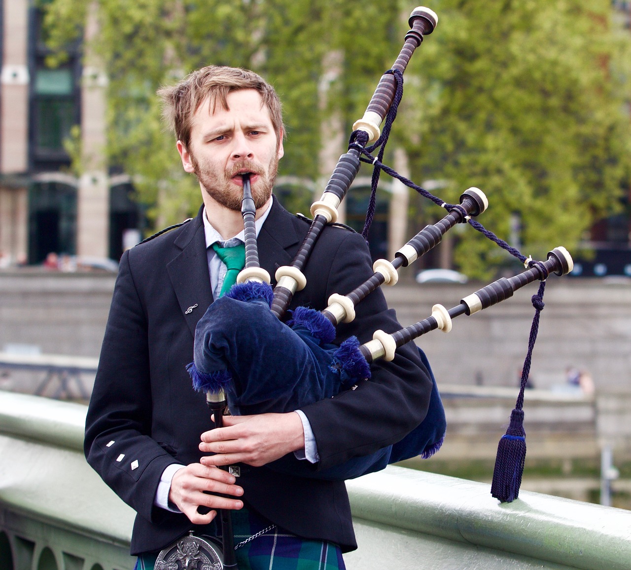 pipe london musician free photo