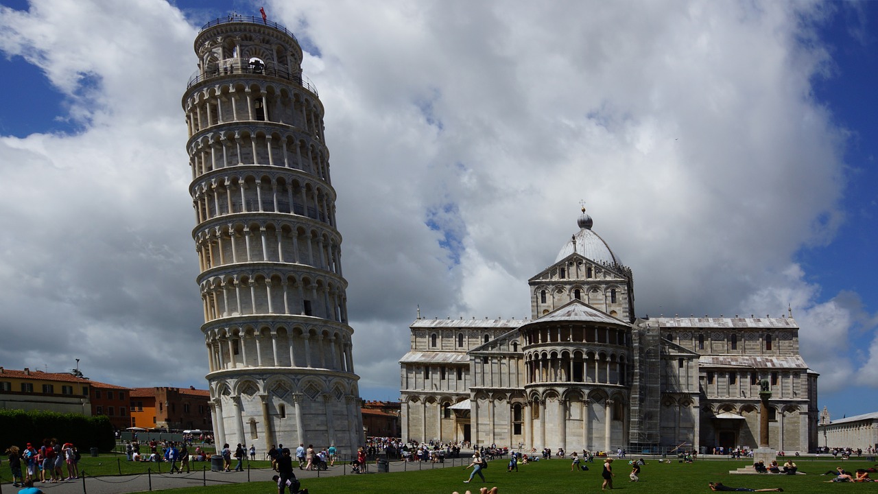 pisa leaning tower italy free photo