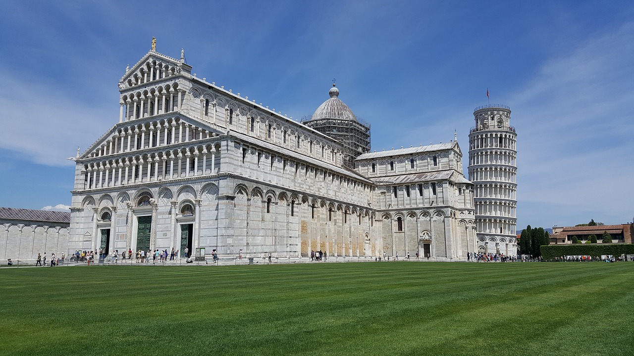 pisa leaning tower italy free photo