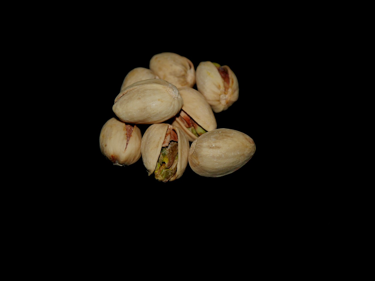 pistachios nuts shell free photo