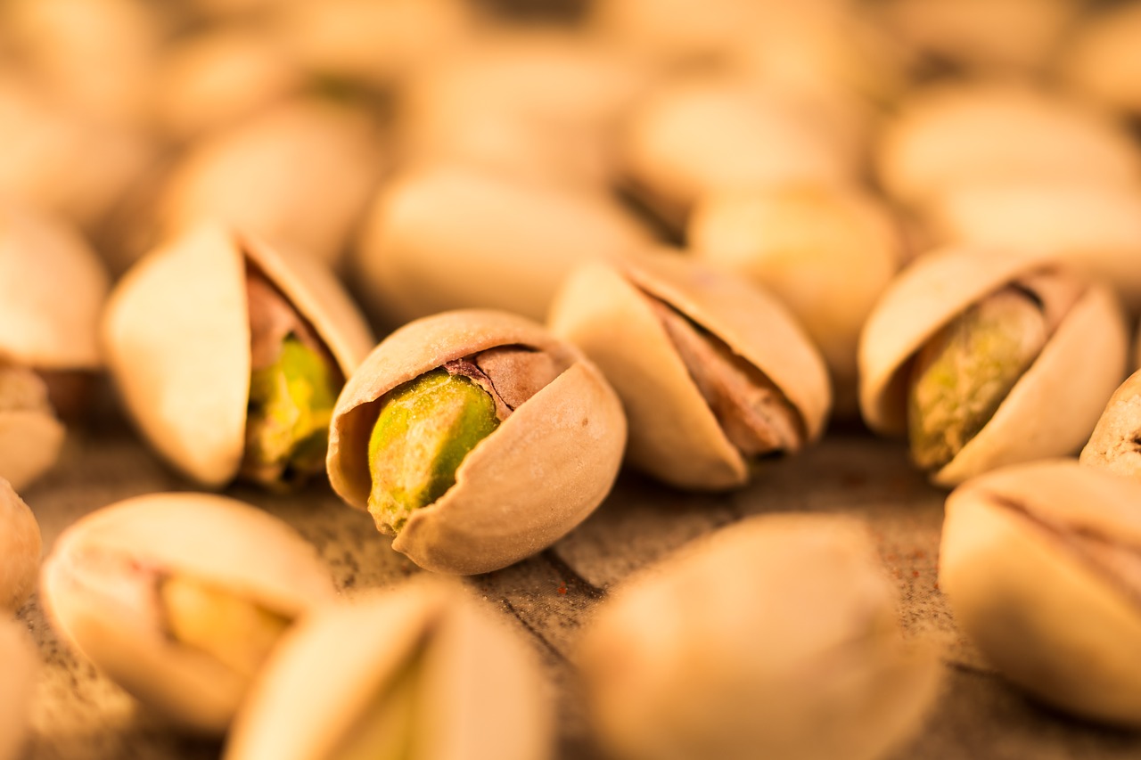 pistachios  eat  food free photo