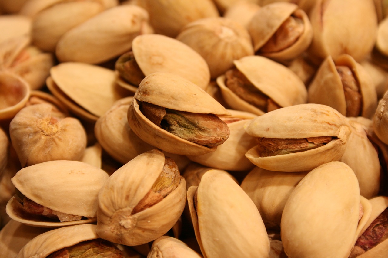 pistachios nuts snack free photo