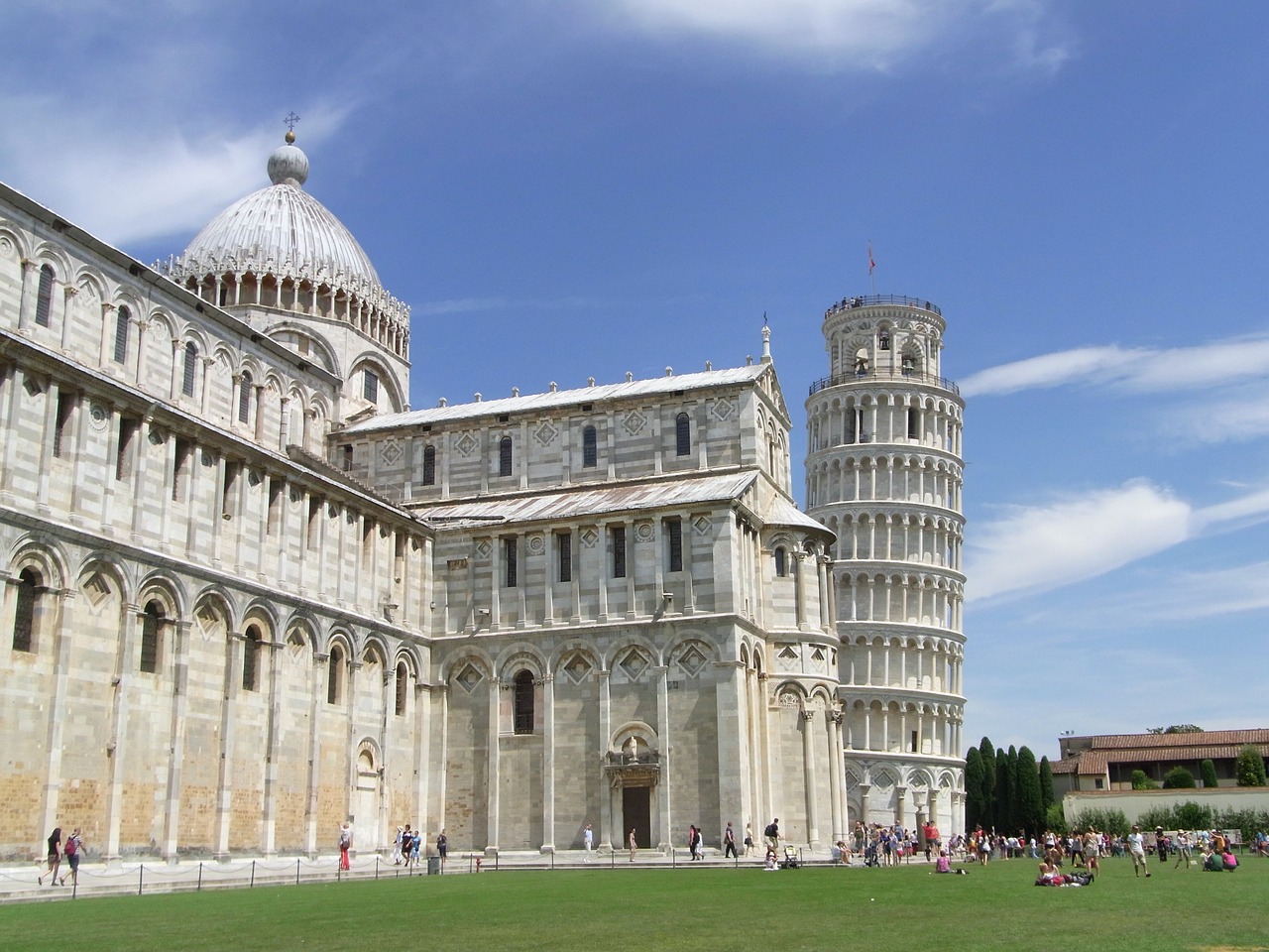 pizza leaning tower italy free photo