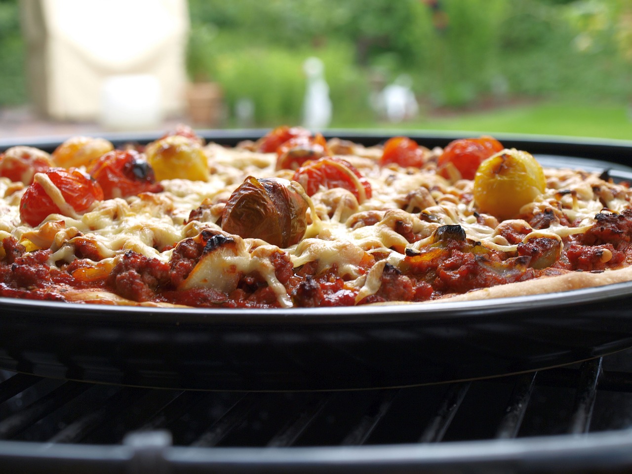 pizza minced meat pizza pizza from the grill free photo