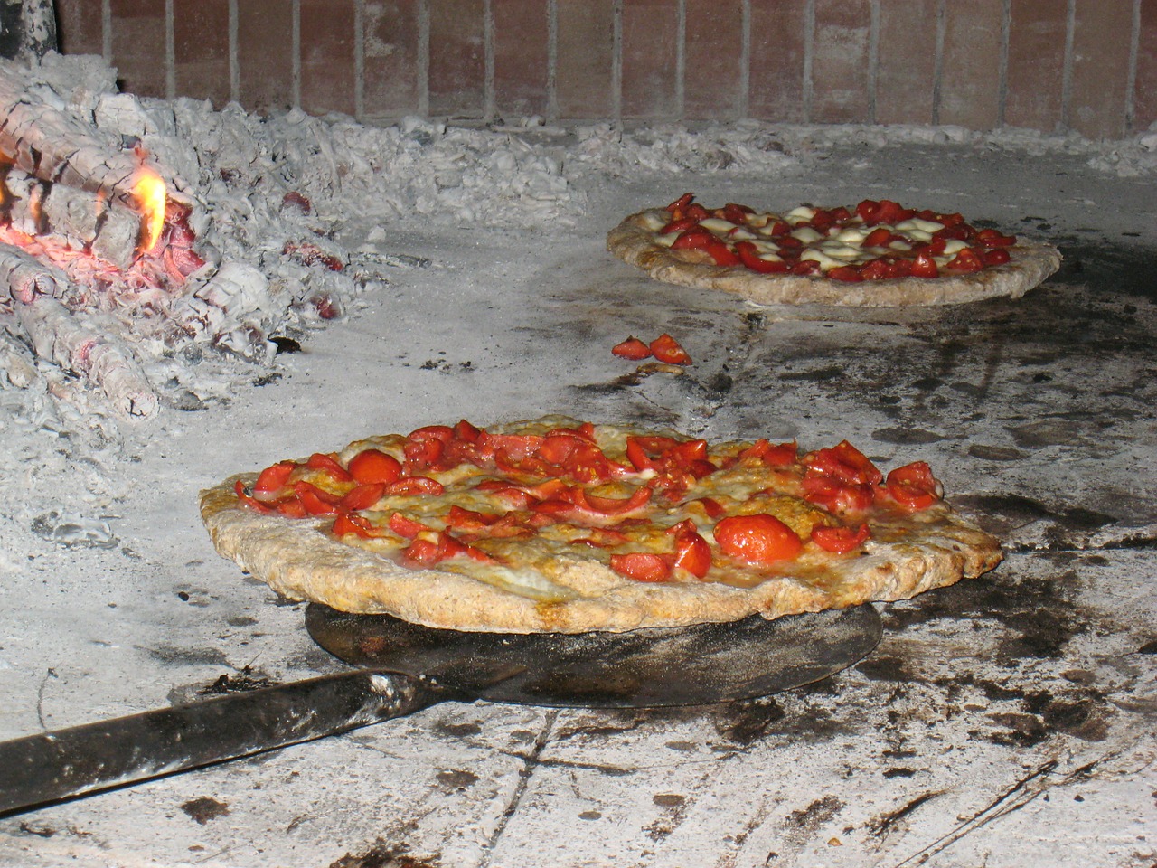 pizza wood burning free photo