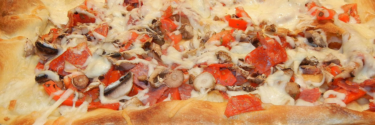pizza mushrooms tomatoes free photo