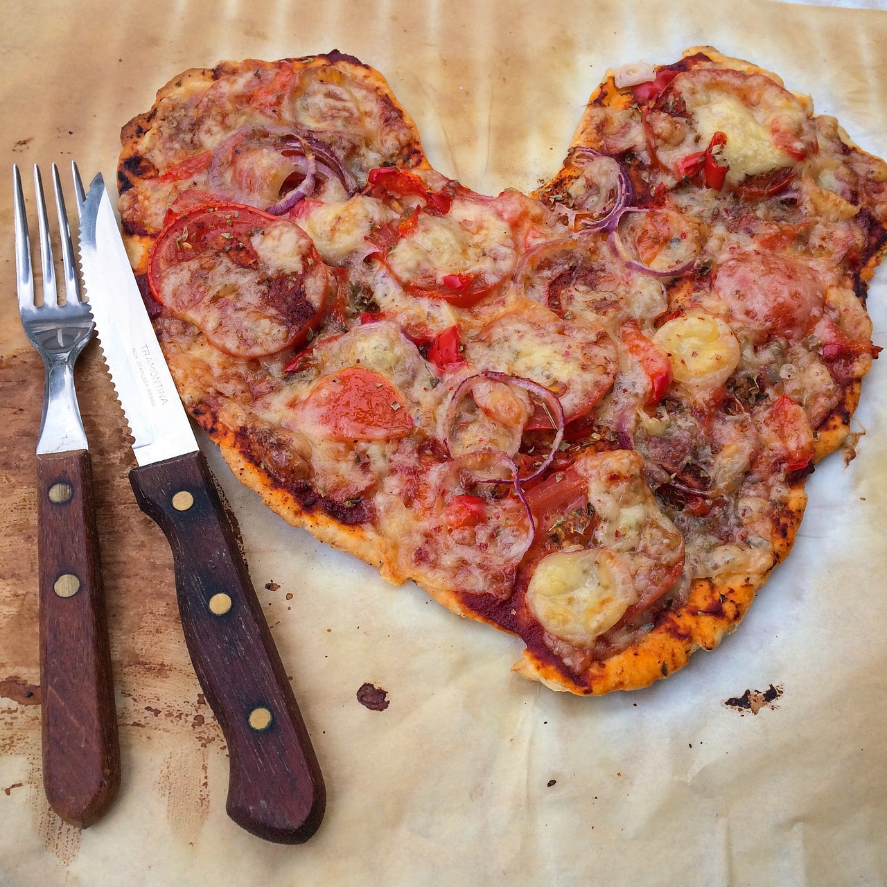 pizza mat heart free photo