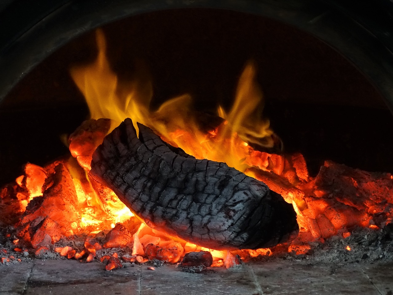pizza oven wood fire flame free photo