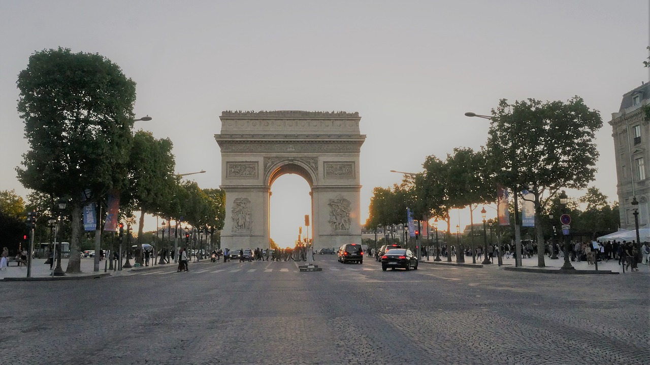 place charles de gaul  paris  arch of triumph free photo