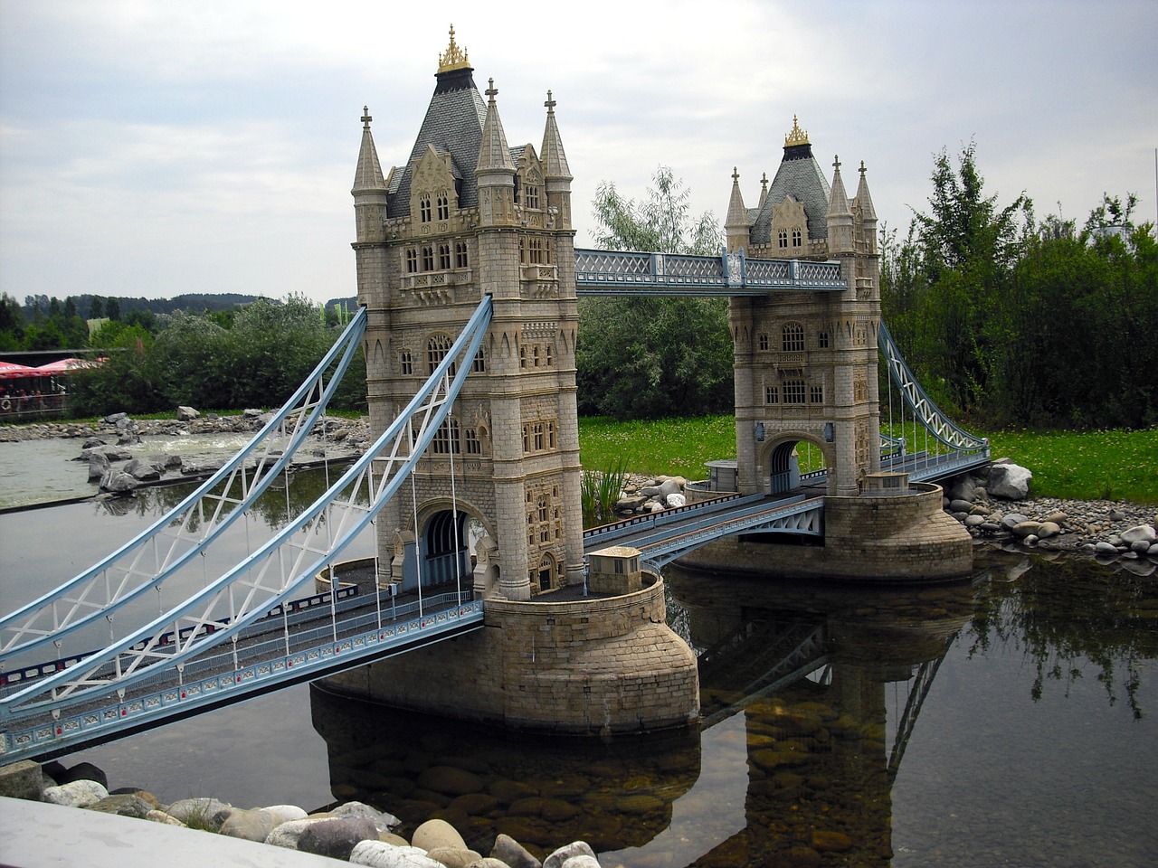 places of interest tower bridge miniatures free photo