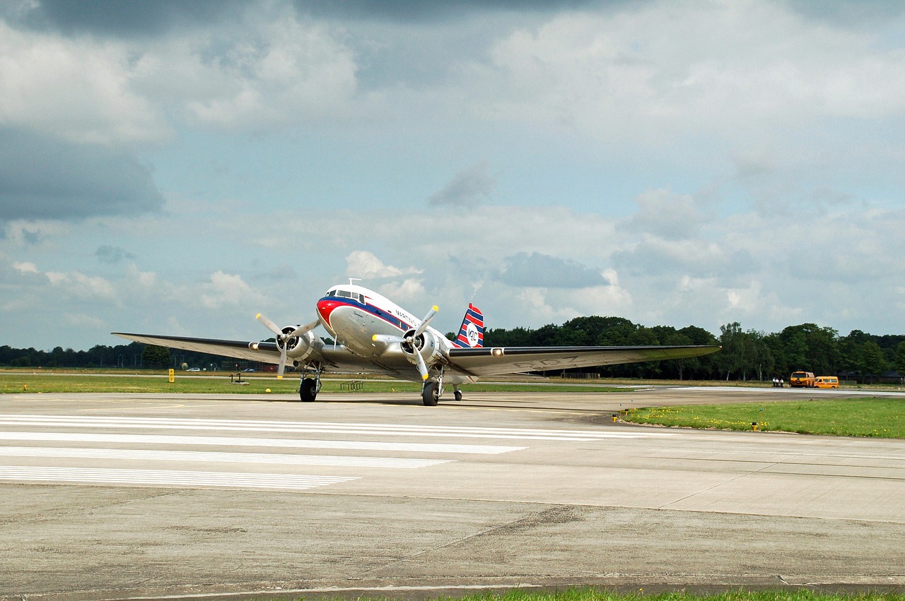 plane transport vliegterrein free photo