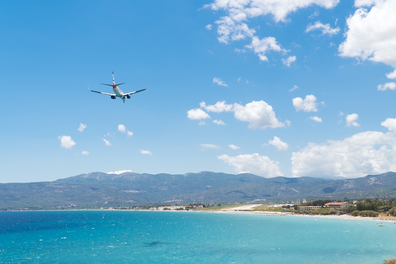 plane  landing  island free photo